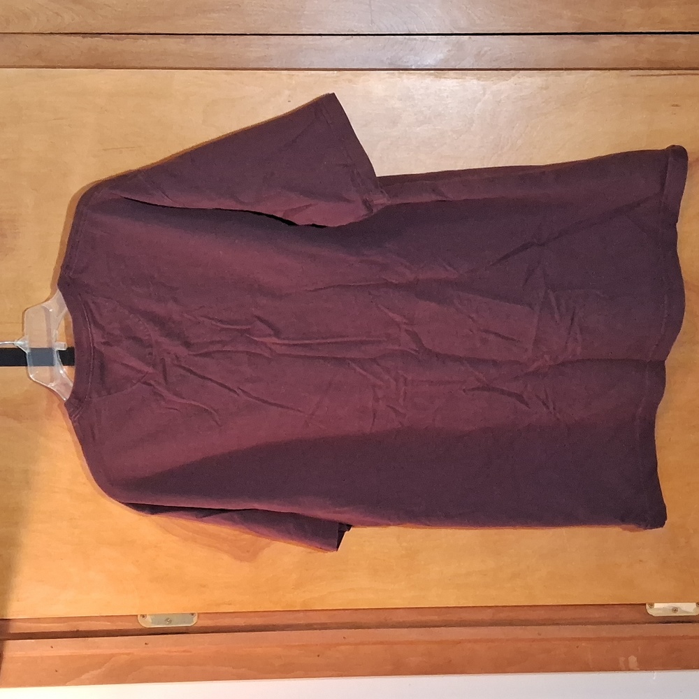 Duluth Trading men's size Large maroone pocket, Longtail t-shirt - Picture 2 of 3